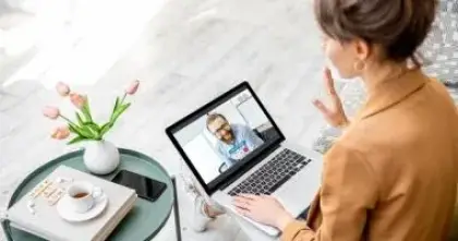 تأثير اللون الخوخي على فرص القبول في المقابلات المهنية