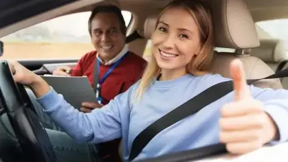 خطوات لتعزيز الثقة عند قيادة السيارة للمبتدئين