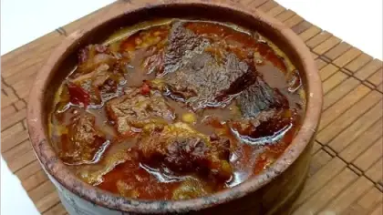 طاجن اللحم بالبصل المكرمل في الفرن