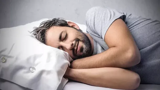 اكتشف الفوائد المذهلة للنوم المبكر على صحة قلبك ومناعتك وتركيزك، وكيف يسهم في تنظيم الوزن وتحسين مزاجك ونضارة بشرتك. تعرف…