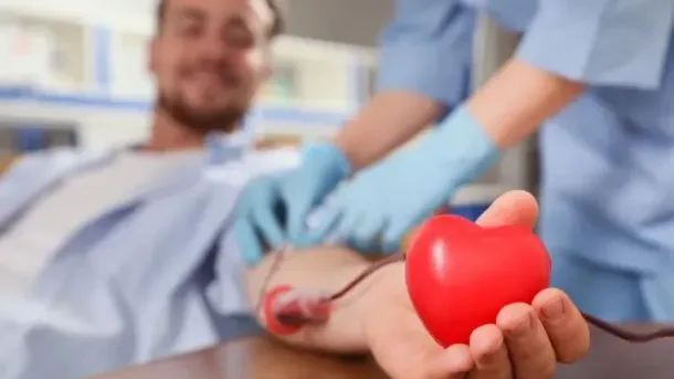 اكتشف الحقائق العلمية حول التبرع بالدم وكيف يساهم في إنقاذ الأرواح، وتعرف على أبرز المفاهيم الخاطئة الشائعة التي تعيق…