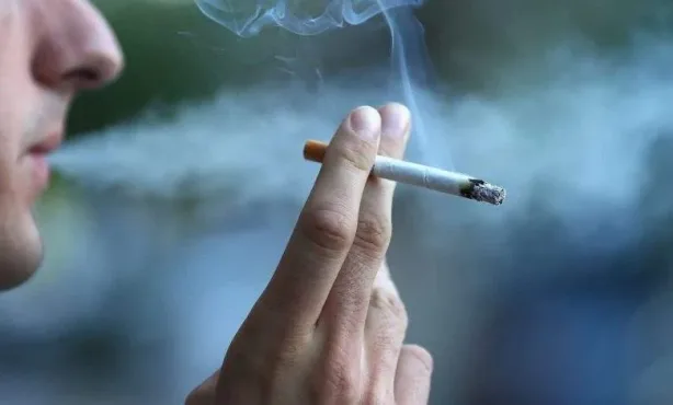 تفسير حلم التدخين في المنام ودلالاته للمرأة والرجل