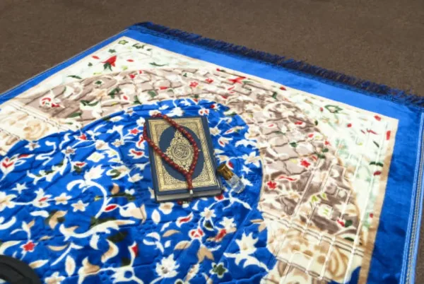 تفسير رؤية سجادة الصلاة في المنام