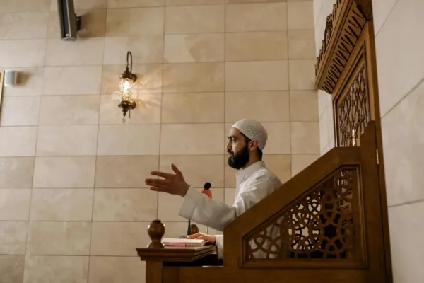 تفسير رؤيا إمام المسجد في المنام