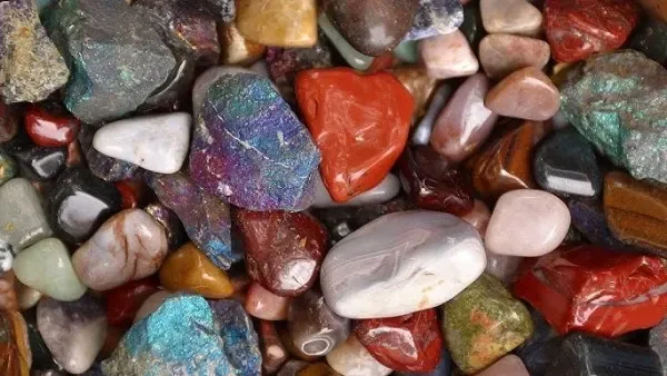 تفسير رؤية العثور على الأحجار الكريمة في المنام