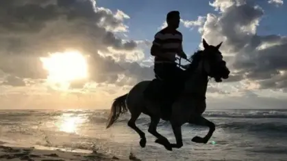 تفسير رؤية ركوب الخيل والجري بها في المنام