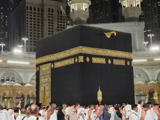 تفسير رؤية الذهاب للعمرة مع شخص معروف في المنام