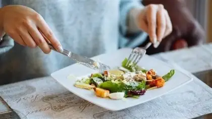 تفسير حلم تناول الطعام في المنام