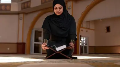 تفسير رؤية المتزوجة تقرأ القرآن في المنام