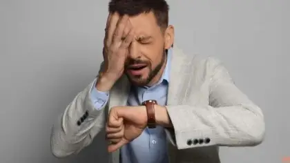 تفسير حلم التأخر عن الطائرة في المنام