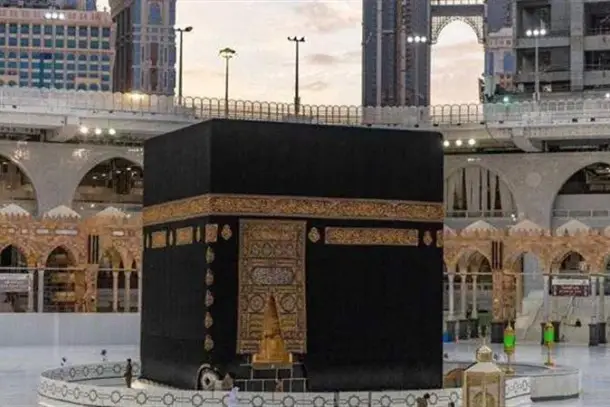 الوقوف فوق الكعبة في المنام