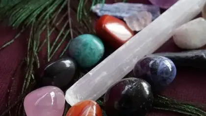 أحجار كريمة لتعزيز تذكر الأحلام وتفسيرها
