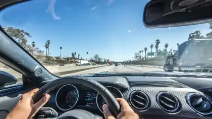 تفسير رؤية قيادة السيارة في المنام