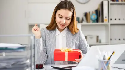 أفكار هدايا مميزة للأم العاملة في عيد الأم