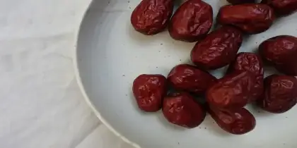 تفسير رؤية أكل التمر وتوزيعه في المنام