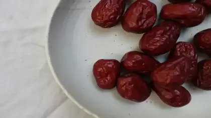 تفسير رؤية أكل التمر وتوزيعه في المنام