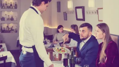 إتيكيت التعامل بلباقة في المواقف المحرجة