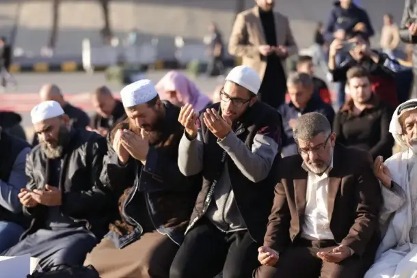 صلاة الاستسقاء هي دعاء جماعي لطلب نزول المطر في أوقات الجفاف، تُؤدى بركعتين شبيهة بصلاة العيد مع خطبة ودعاء خاص. — دليل…