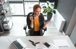 تطبيق المكياج المناسب لإطلالة العمل اليومية