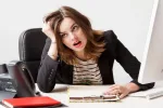 تأثير العمل ثماني ساعات يومياً على صحة الموظف وإنتاجيته