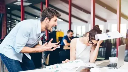 كيف تتعامل مع التسلط والتنمر في بيئة العمل