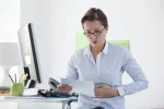 أسباب الانتفاخ والغازات في بيئة العمل وطرق التخفيف