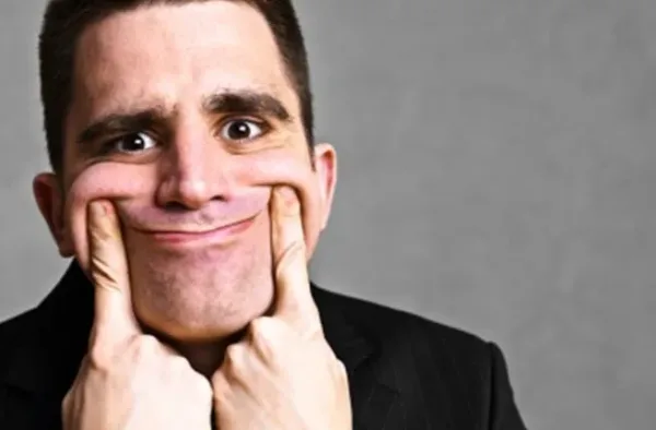 دراسة حديثة تكشف تراجع عدد الابتسامات اليومية