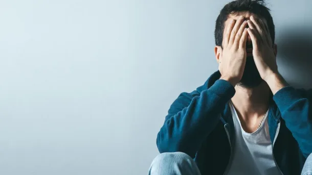 تعرف على الأسباب الشائعة لكآبة موسم الأعياد، وأعراضها النفسية والعاطفية، بالإضافة إلى استراتيجيات عملية وفعالة لمواجهة هذه…
