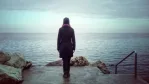 هل يمكن أن تنتقل مشاعر الوحدة بين الأشخاص؟