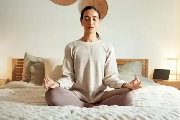 يكشف التأمل المنتظم عن تغييرات مذهلة في بنية الدماغ، أبرزها زيادة طيات اللحاء الدماغي التي تعزز سرعة معالجة المعلومات…
