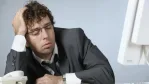 لماذا تشعر بالخمول والتعب المستمر؟ أسباب وحلول