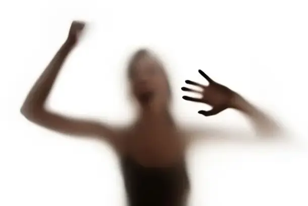 اكتشف دلالات رؤية الوحوش في المنام، من المطاردة إلى التحول، وكيف تعكس هذه الأحلام مخاوفك الداخلية وتحدياتك الحياتية. فهم…