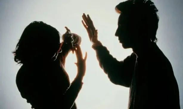 ماذا يعني ضرب شخص لا تعرفه في المنام؟