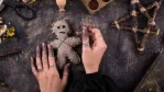 تفسير حلم السحر من شخص معروف في المنام