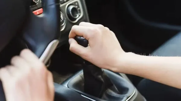 ما هو ترس C في ناقل الحركة اليدوي؟