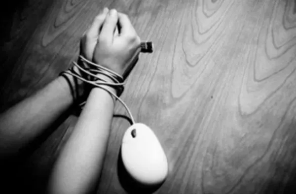 لماذا يربط العلماء الإفراط في الإنترنت بمشاكل الصحة النفسية؟