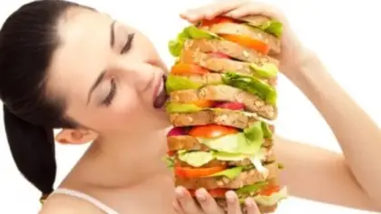 لماذا تؤدي الوحدة وفقدان الدعم إلى اضطرابات الأكل؟