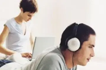 لماذا الجلوس لساعات طويلة يضر بصحتك؟