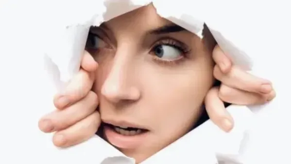 لماذا الفضول جزء أساسي من طبيعة الإنسان منذ الأزل؟