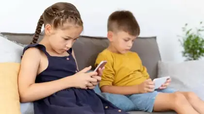كيف يؤثر كثرة النظر للشاشات على تعلم الأطفال؟