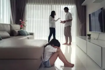 هل انفصال الوالدين في الطفولة يزيد خطر السكتة الدماغية لاحقاً؟
