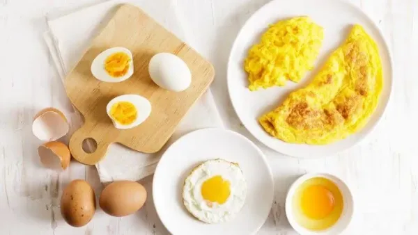 ماذا يحدث للكوليسترول عند تناول البيض يومياً؟
