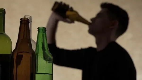 تفسير حلم رؤية النبيذ والخمر في المنام