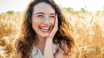 ماذا تعني رؤية الضحك في المنام؟ دلالات الفرح والقلق