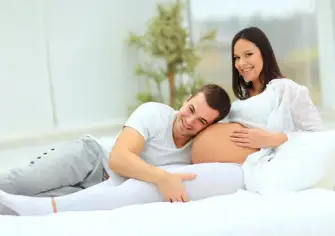 هل يشعر الجنين بالعلاقة الحميمة وما تأثيرها على صحته؟