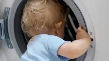 مخاطر منظفات الغسيل السائلة على الأطفال