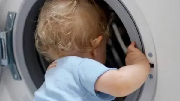 مخاطر منظفات الغسيل السائلة على الأطفال