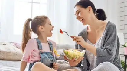 كيف تشجع طفلك على تناول الطعام الصحي؟