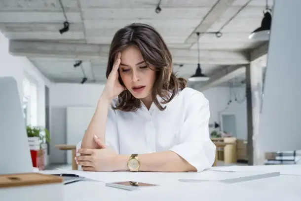 تكتشف الموسوعة كيف يؤثر الحزن والتوتر النفسي على صحة جسمك عبر آليات بيولوجية معقدة، مثل ارتفاع بروتين C التفاعلي، وكيف يمكن…