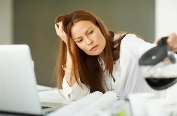 كيف تعرف أنك مدمن على القهوة وما هي بدائل الكافيين؟